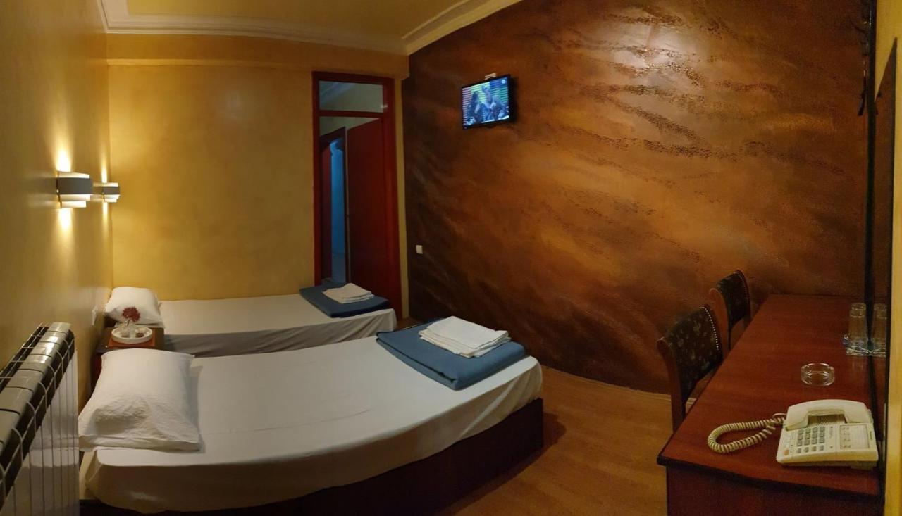 Hotel Estrada Lux Belgrad Exterior foto