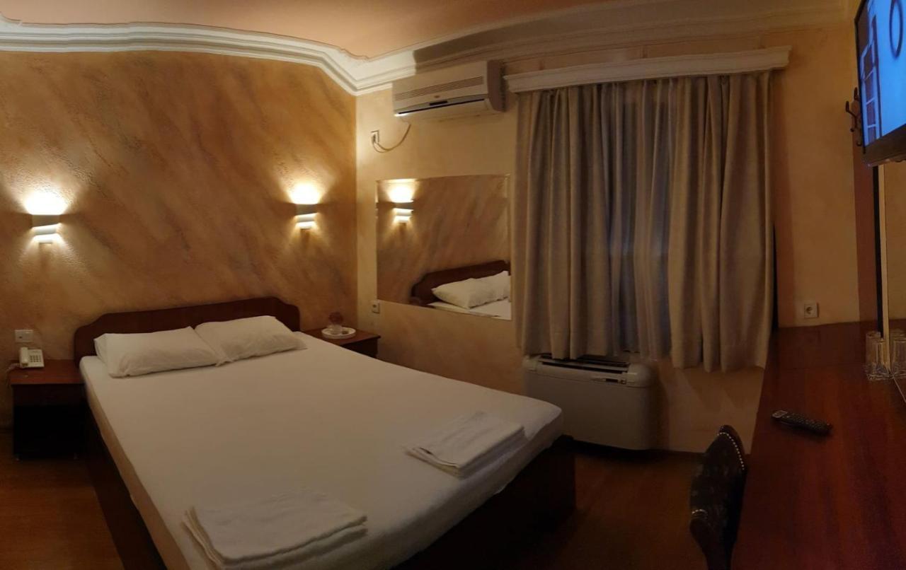 Hotel Estrada Lux Belgrad Exterior foto